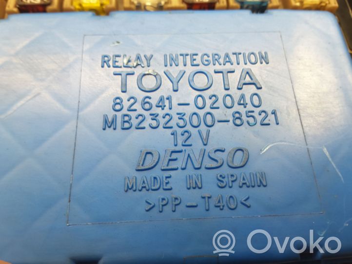 Toyota Corolla E120 E130 Module de fusibles 8264102040