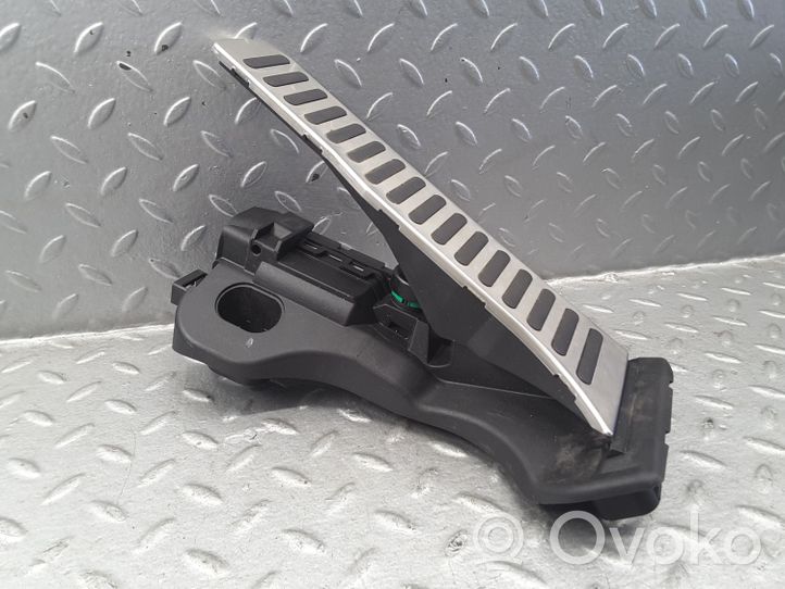 Volkswagen Jetta V Accelerator throttle pedal 74624110