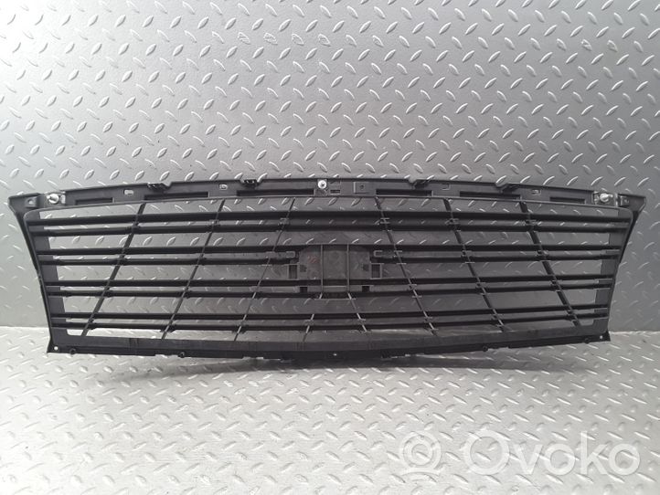 Infiniti M30 Etupuskurin ylempi jäähdytinsäleikkö 623101MA0A