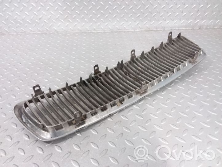 Volvo V70 Grille calandre supérieure de pare-chocs avant 9190385