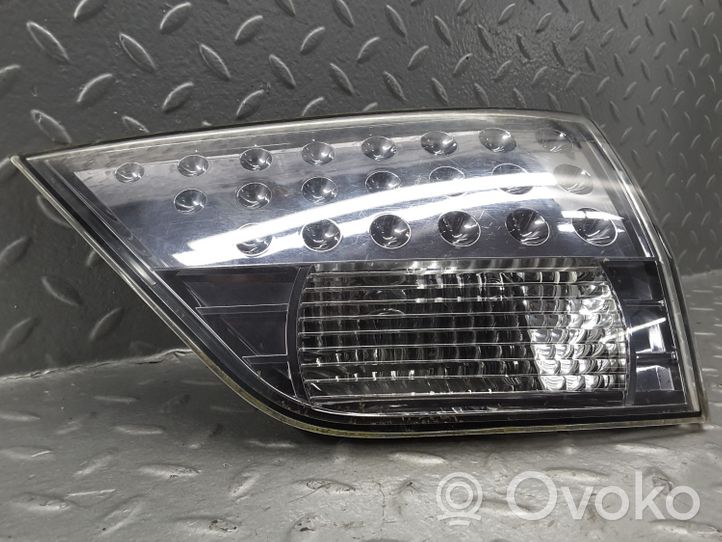 Mitsubishi Outlander Lampy tylnej klapy bagażnika 1146356R