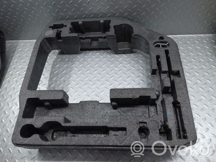 Audi A5 8T 8F Boîte à outils 8T0012116B