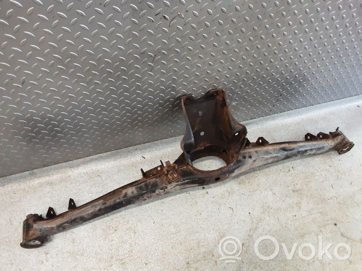 BMW 3 E30 Rama pomocnicza tylna 33311135456