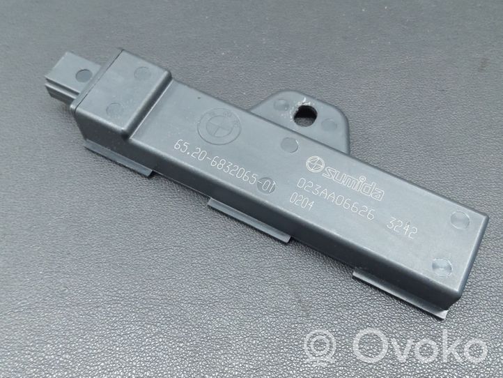 BMW 3 G20 G21 Antenne des Keyless-Systems 6832065