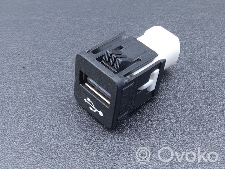 BMW 3 G20 G21 Connecteur/prise USB 9229294