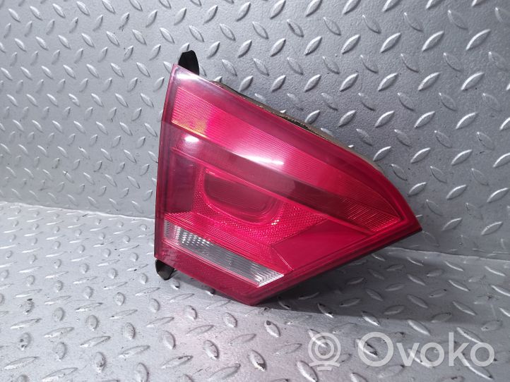 Volkswagen PASSAT B7 USA Lampy tylnej klapy bagażnika 561945093C