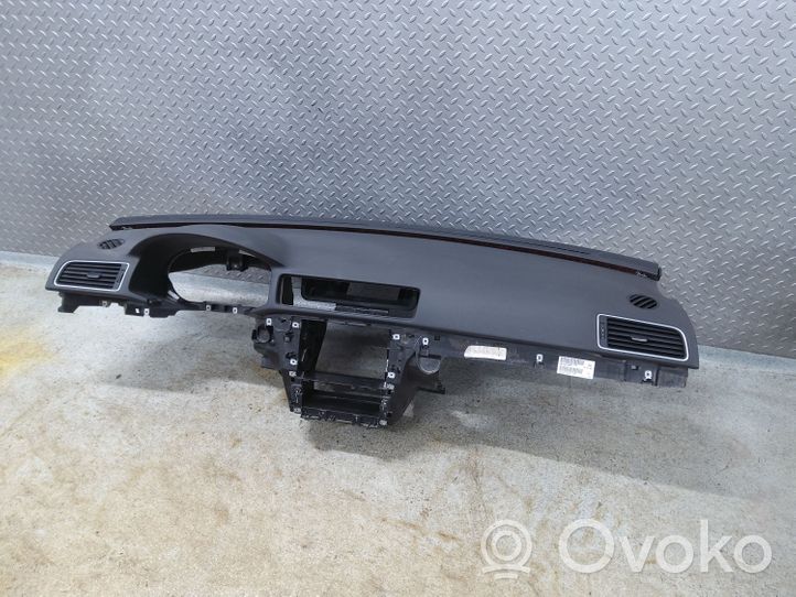 Volkswagen PASSAT B7 USA Dashboard 561857003K