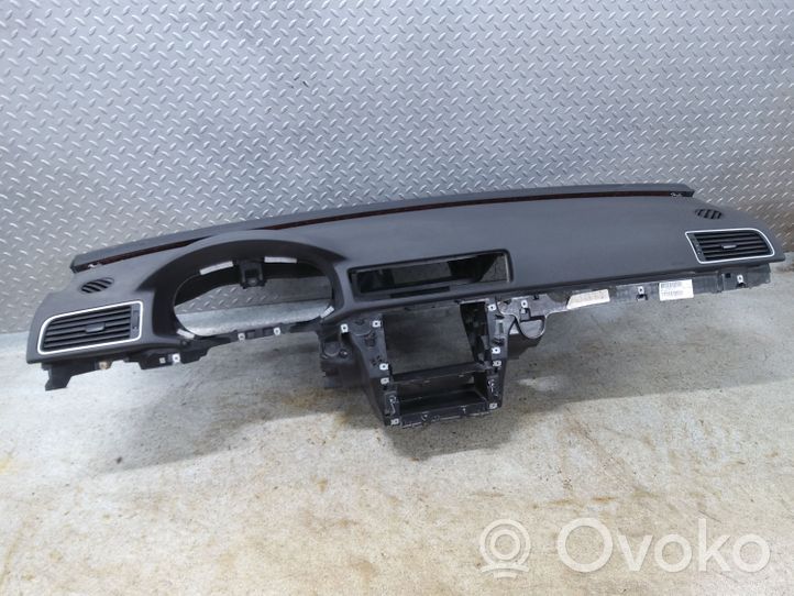 Volkswagen PASSAT B7 USA Dashboard 561857003K