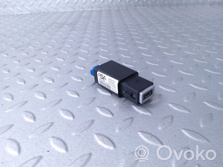 Citroen C4 III e-C4 Connettore plug in USB 98483947VV