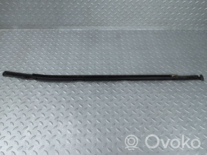 Citroen C4 III e-C4 Takaoven lasin muotolista 9830616280