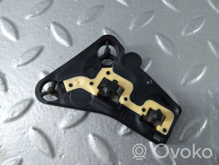 Volvo S60 Supporto di montaggio del parafango 32277126