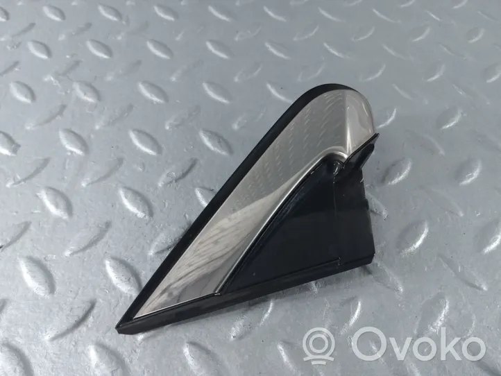 Subaru Outback (BS) Rivestimento dell’estremità del parafango 65250AL000