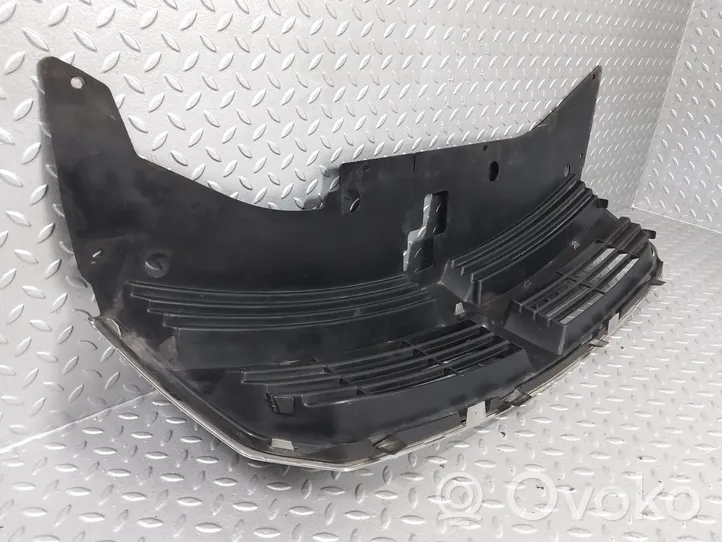 Dodge Avenger Front bumper upper radiator grill 05116322