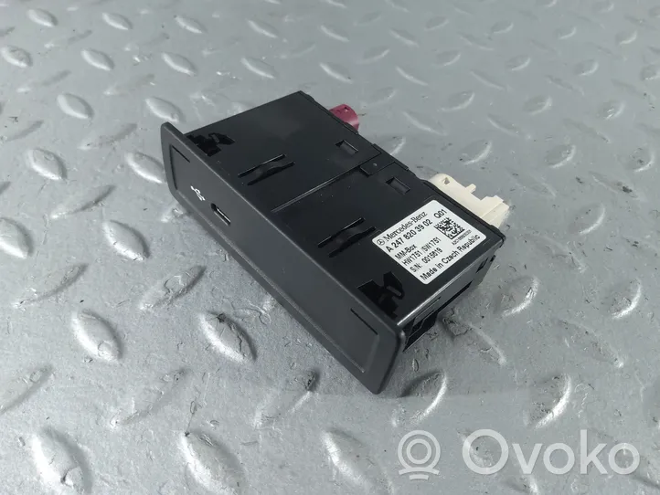 Mercedes-Benz A W177 USB-pistokeliitin A2478203902