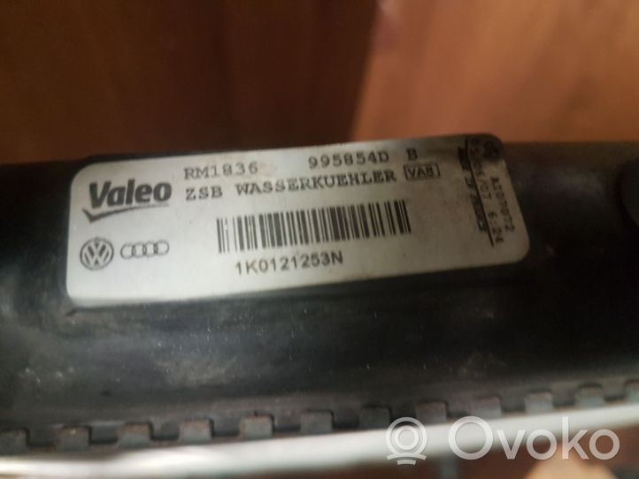 Volkswagen PASSAT B6 Aušinimo skysčio radiatorius 1K0121253N