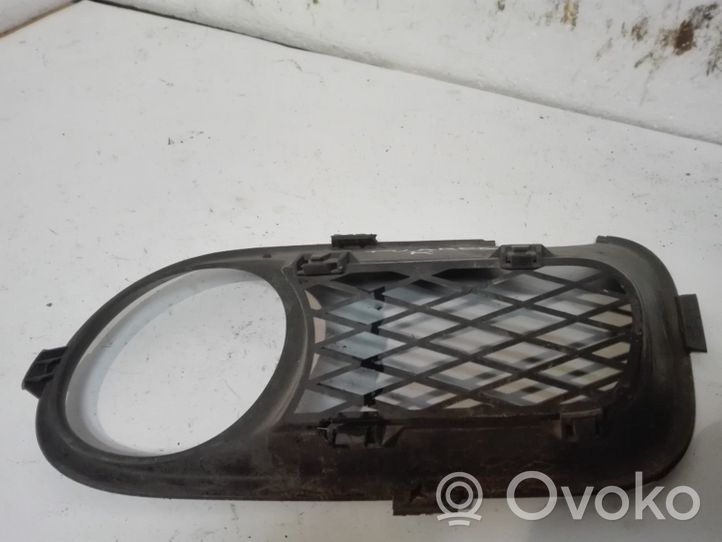 Volkswagen Touareg I Grille antibrouillard avant 7L6853665A