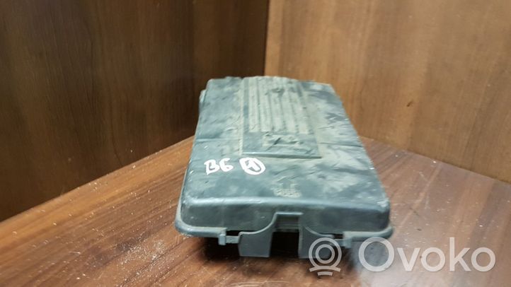 Audi A8 S8 D3 4E Couvercle de boîtier de batterie 1K0915443C