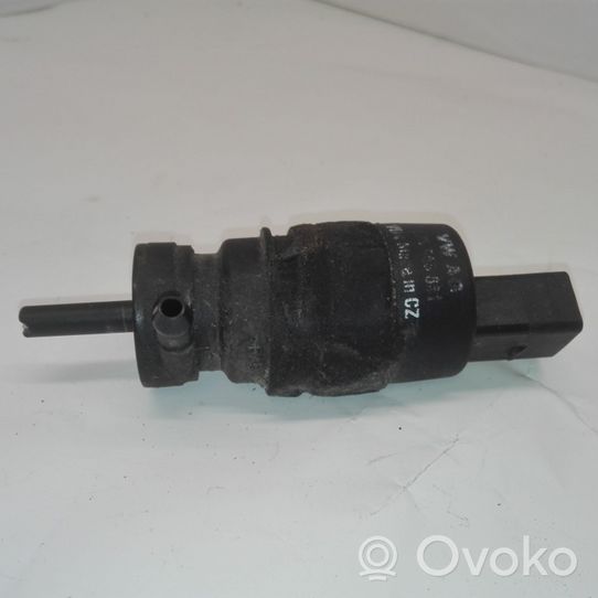 Audi A8 S8 D3 4E Pompe de lave-glace de pare-brise 