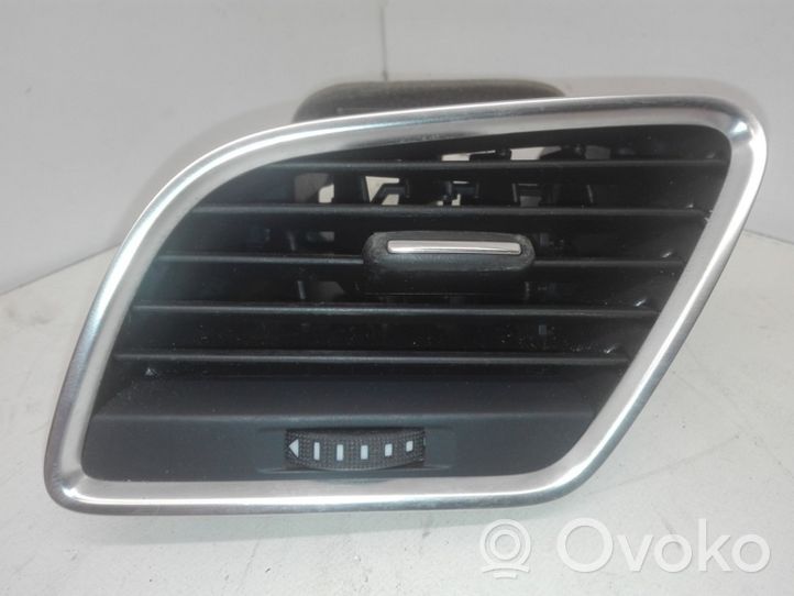 Audi Q3 8U Moldura protectora de la rejilla de ventilación lateral del panel 8U2820901B