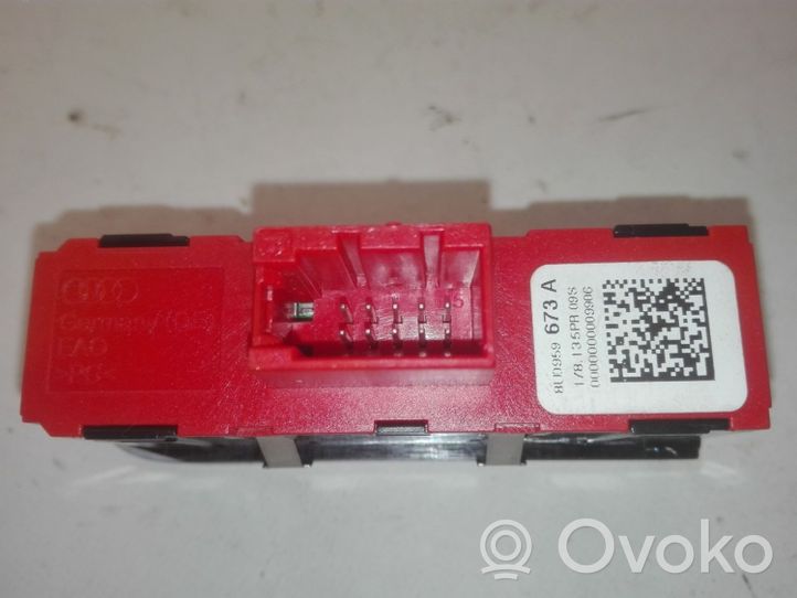 Audi Q3 8U AUTO HOLD jungtukas 8U0959673A