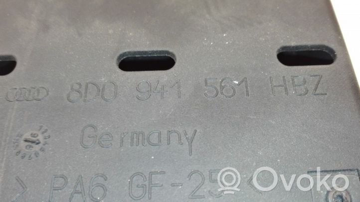 Audi A4 S4 B5 8D Boîte / compartiment de rangement pour tableau de bord 8D0941561