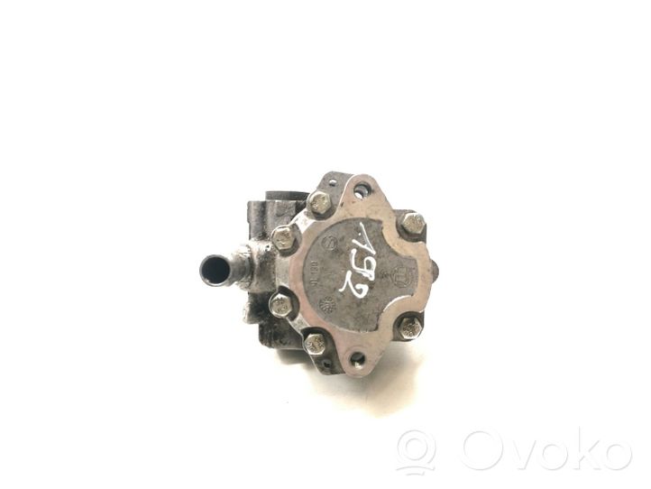 Audi TT Mk1 Ohjaustehostimen pumppu 8N0145154A