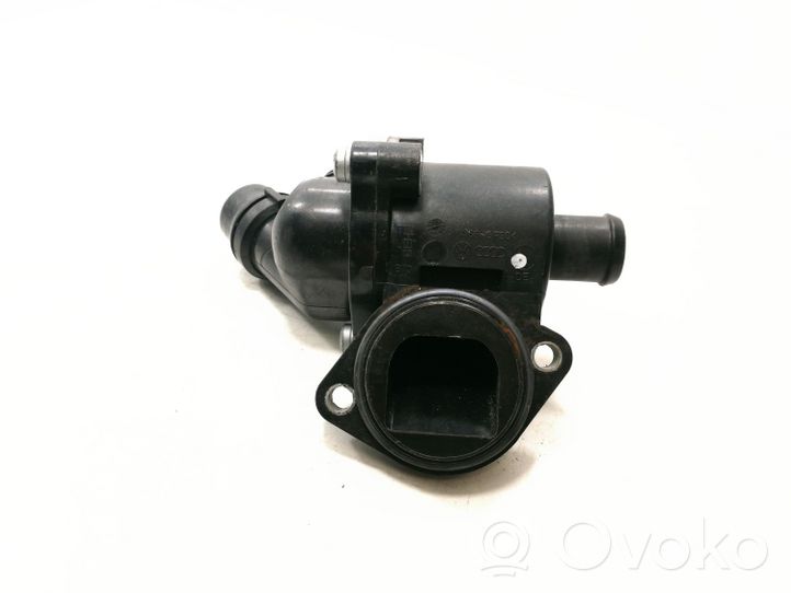 Audi A5 8T 8F Termostaatin kotelo 06B121111K