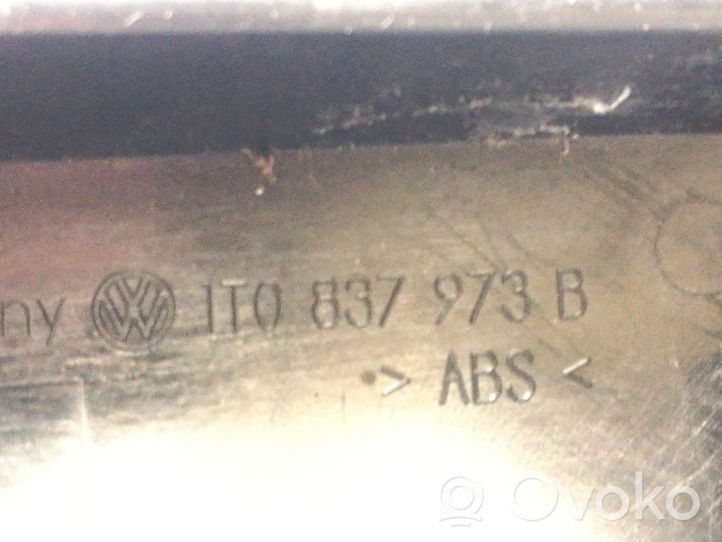 Volkswagen Touran I Inne elementy wykończeniowe drzwi przednich 1T0837973B