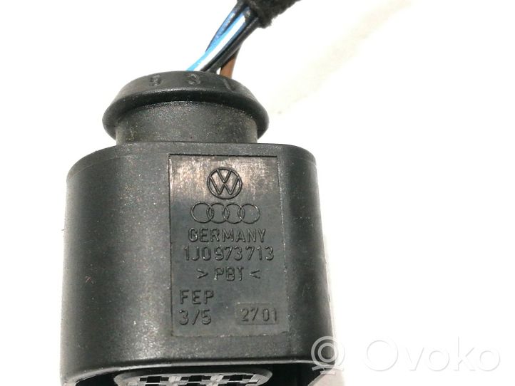 Audi A8 S8 D3 4E Porte ampoule de feu arrière 1J0973713