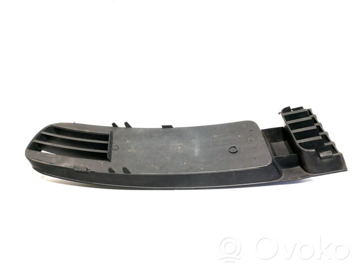 Volkswagen PASSAT B5 Grille inférieure de pare-chocs avant 3B0853078