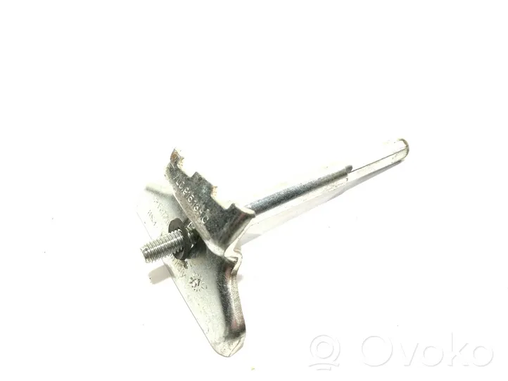 Audi Q7 4L Staffa di montaggio della batteria 7L0915138C