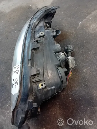 Volvo V70 Lampa przednia 