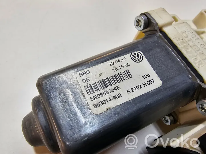 Volkswagen Tiguan Silniczek podnoszenia szyby drzwi tylnych 5N0959704E