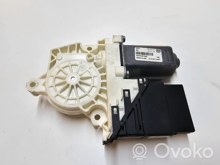 Volkswagen Tiguan Moteur de lève-vitre de porte arrière 5N0959703E