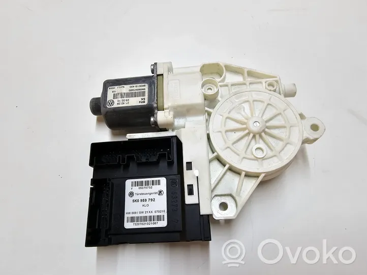 Volkswagen Tiguan Moteur de lève-vitre de porte avant 5N0959702D