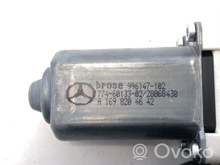 Mercedes-Benz B W245 Takaoven ikkunan nostomoottori A1698204642