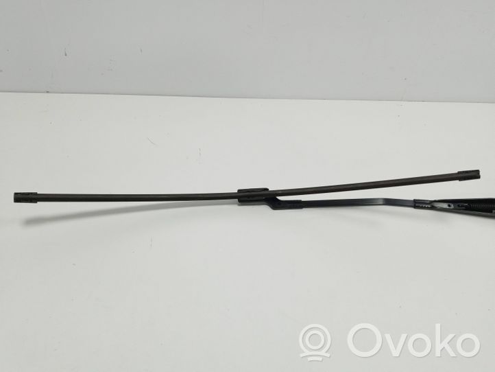 Volvo XC60 Front wiper blade arm 30753530