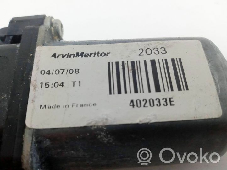 Nissan Qashqai Silniczek podnośnika szyby drzwi przednich 402033E