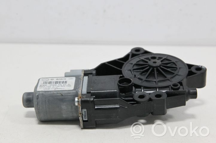 KIA Venga Front door window regulator motor 824501P000