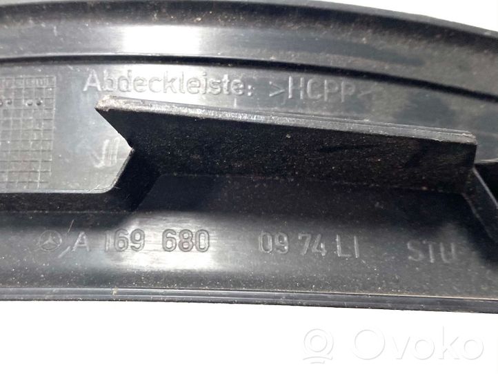 Mercedes-Benz A W169 Copertura del rivestimento del sottoporta posteriore A1696800974
