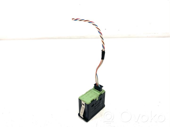 BMW X1 E84 Connettore plug in AUX 6986791