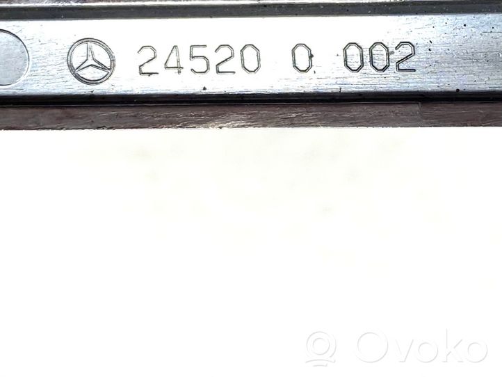 Mercedes-Benz C W204 Maskownica / Grill / Atrapa górna chłodnicy 245200002