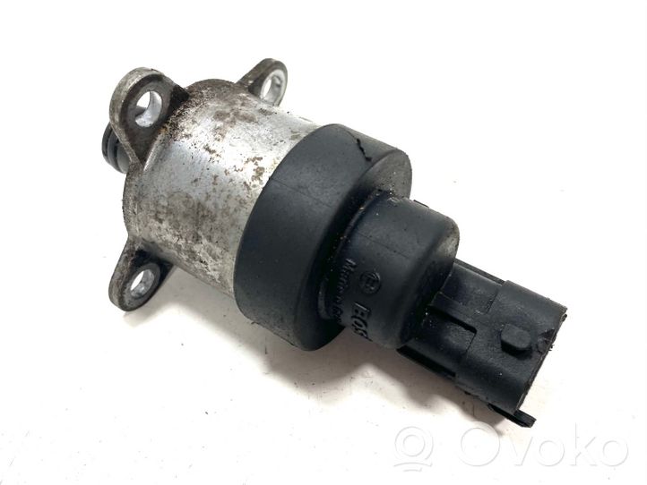 Toyota Avensis T270 Regulator ciśnienia paliwa 0926400575