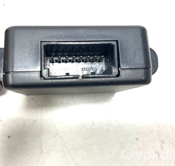 Chrysler Town & Country V Câble adaptateur AUX 05107083AB