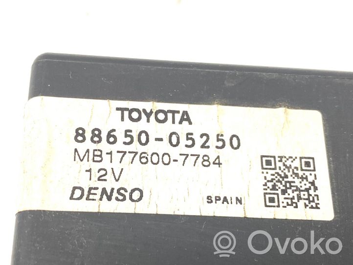 Toyota Avensis T270 Ilmastointi-lämmityslaitteen ohjausjärjestelmä 8865005250