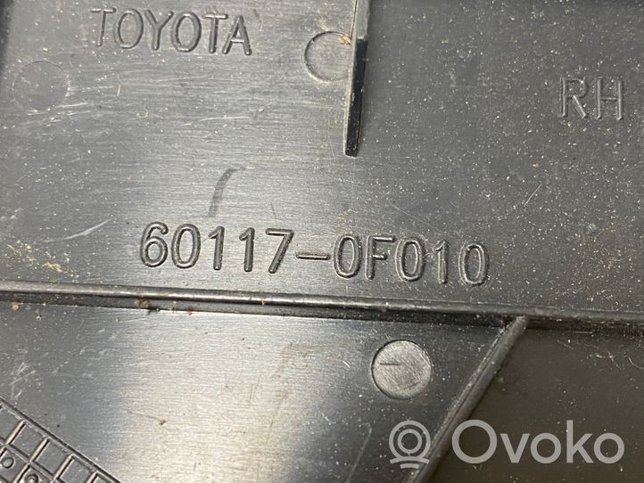 Toyota Corolla Verso AR10 Listwa / Nakładka na błotnik przedni 601170F010