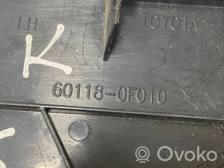 Toyota Corolla Verso AR10 Listwa / Nakładka na błotnik przedni 601180F010