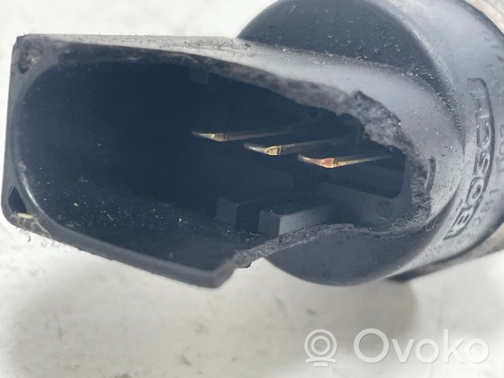 Mercedes-Benz E W211 Sensore di pressione del carburante 0281002504