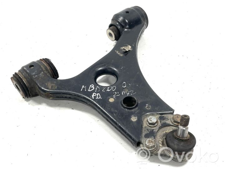 Mercedes-Benz A W169 Fourchette, bras de suspension inférieur avant A1693300407