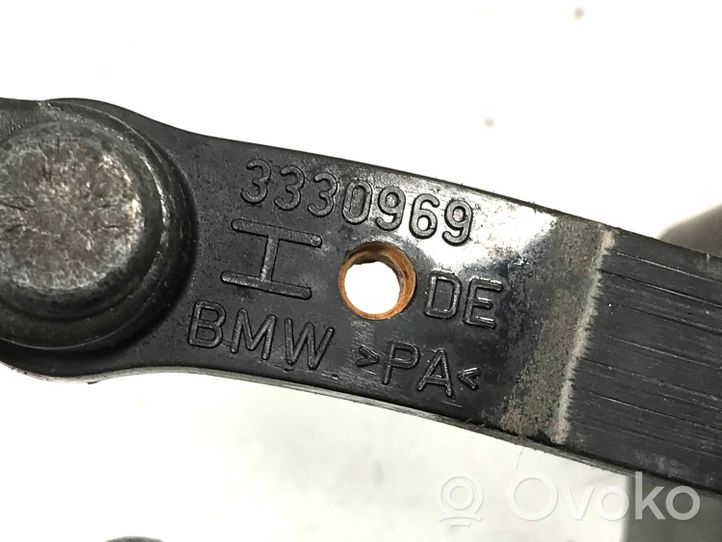 BMW X3 E83 Takaoven pidätin 3330969